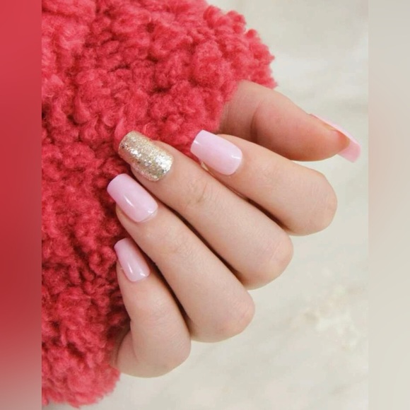 Press on nails - Picture 1 of 3